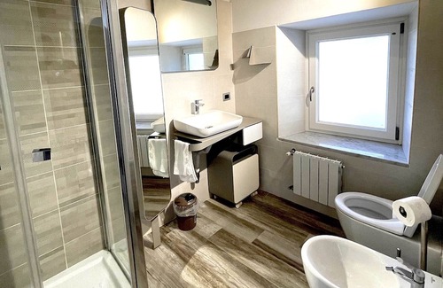 Arpino Autre | Spacious double room in an old farmhouse recently renovated with exposed beams.