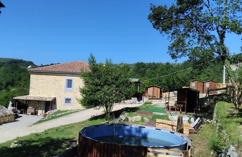 Arpino Autre | Spacious double room in an old farmhouse recently renovated with exposed beams.