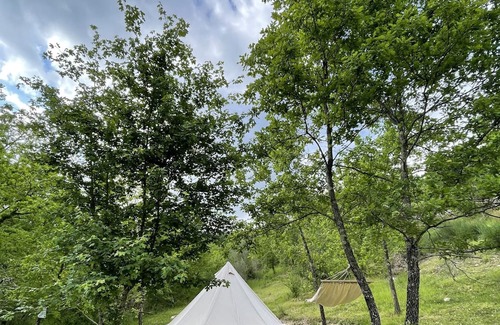 Arpino Maison | 12 m2 tent equipped with a comfortable French double bed, with an internal space to relax in. The ex