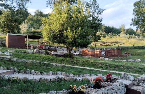 Arpino Maison | 12 m2 tent equipped with a comfortable French double bed, with an internal space to relax in. The ex