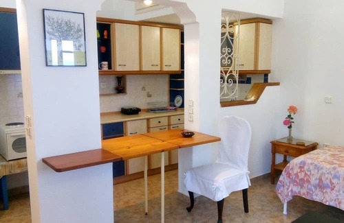 Evdilos Maison | Bella Vista GuesthousenCosy studio apt. w/sea view, front yard,10' to Evdilos