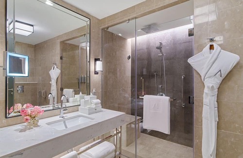 Mecca Maison | A journey of a lifetime! Experience luxury and comfort at Address Jabal Omar.