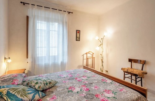 Borgo a Mozzano Maison | Holiday Home 'Casa Delle Rose' with Mountain View, Private Terrace and Wi-Fi