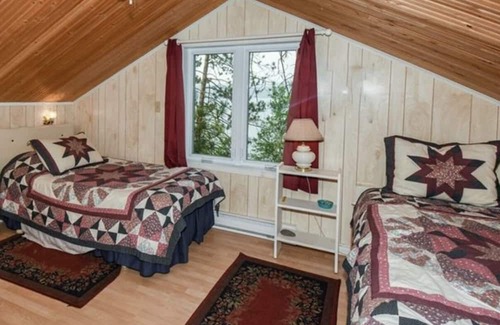 Lake St. Peter Cottage | Waterfront Cottage with two cabins
