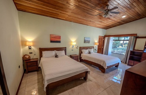 Sierra Maison | Modern and Spacious near Monteverde Reserves, Zip Lines, Waterfalls & Wildlife!