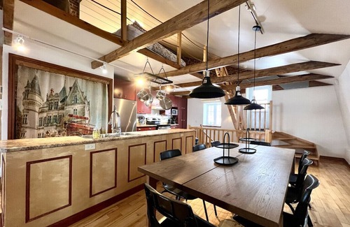 Saint-Jean-Baptiste Appartement | Nice condo with mezzanine floor and terrace.