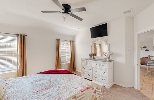 Crowley Maison | Delightful dog-friendly retreat with pool, firepit, & peaceful yard