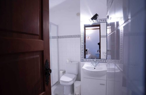 Sortelha Maison | Homerez - Spacious house in Sortelha with pool and terrace.