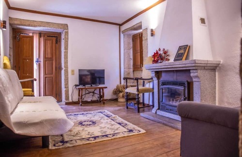 Sortelha Maison | Homerez - Spacious house in Sortelha with pool and terrace.