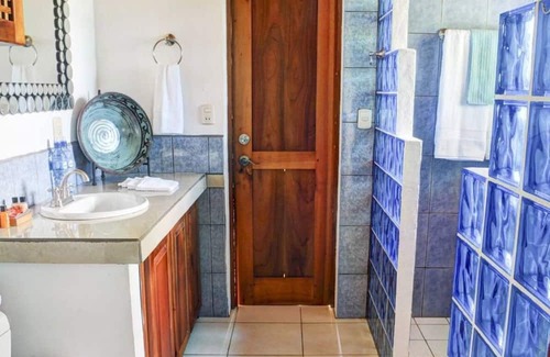 Baru Maison | 2 pools. Waterslide. 15 min Dominical Beach
