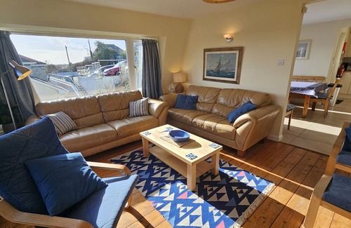 St. Mawes Maison | Whitestones - sleeps 8 guests in 4 bedrooms