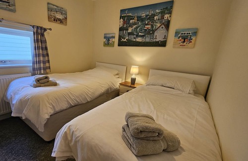St. Mawes Maison | Whitestones - sleeps 8 guests in 4 bedrooms