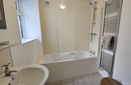 St. Mawes Maison | Whitestones - sleeps 8 guests in 4 bedrooms
