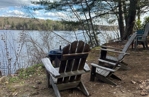Rindge Cottage | Waterfront 2-bedroom Lake House in Rindge
