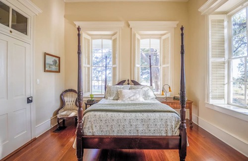 Lampasas Autre | Charming farmhouse with 4 bedrooms and breathtaking views on a quiet ranch.