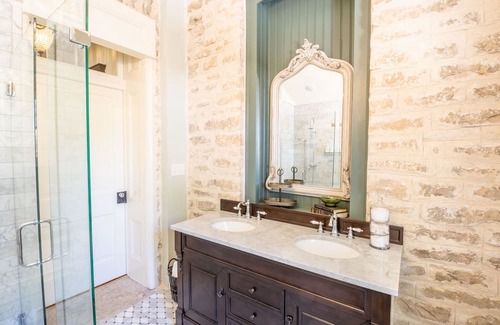 Lampasas Autre | Charming farmhouse with 4 bedrooms and breathtaking views on a quiet ranch.
