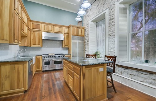 Lampasas Autre | Charming farmhouse with 4 bedrooms and breathtaking views on a quiet ranch.