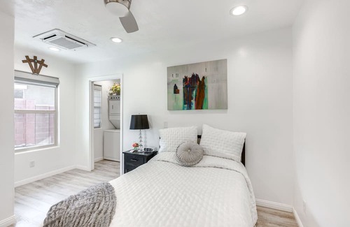 Ivins Cottage | Stylish Ivins Hideaway w/ Patio + Mountain Views!
