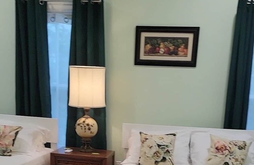 Titusville Lit Et Petit-Déjeuner | Great solar eclipse viewing! Beautiful room, 2 queen beds & private bath.