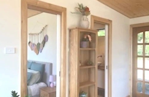 Primrose Sands Cabine | Evergreen Cabin Entire cabin in Primrose Sands, Australia