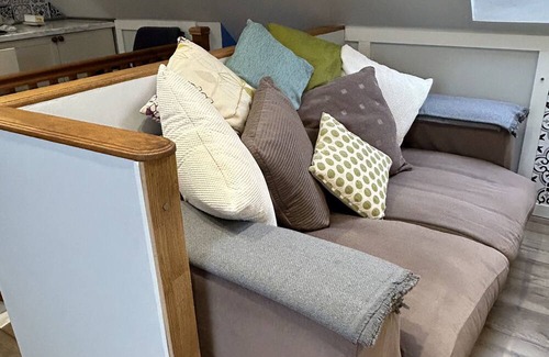 Llantarnam Appartement | Rural idle yet so connected to surrounding leisure activities and city life. Wow