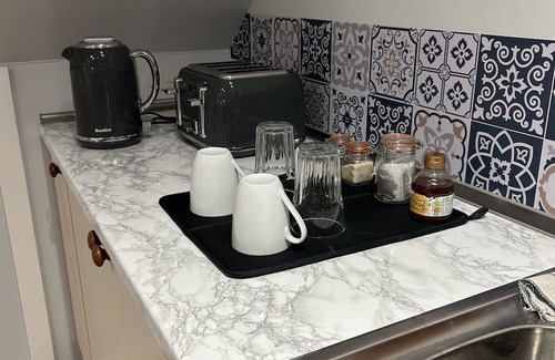 Llantarnam Appartement | Rural idle yet so connected to surrounding leisure activities and city life. Wow