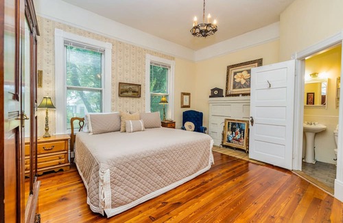 Senoia Maison | Welcome to the Famous, Award Winning VERANDA HISTORIC INN Senoia, GA