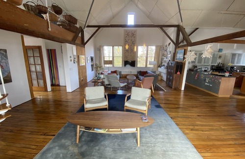 Aquebogue Maison | Landmark Barn in the Heart of North Fork Wine Country