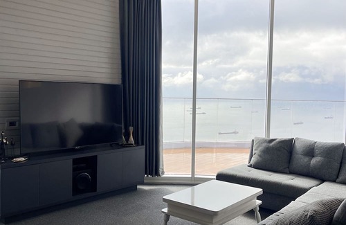 Kartal Copropriété | Spacious condo with skyline view
