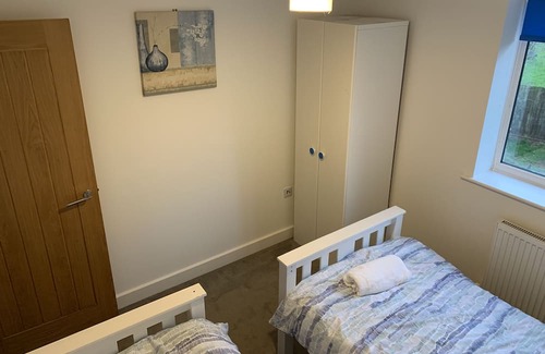 Sidcot Maison | Lovely modern house in area of outstanding natural beauty. 16mins from airport.