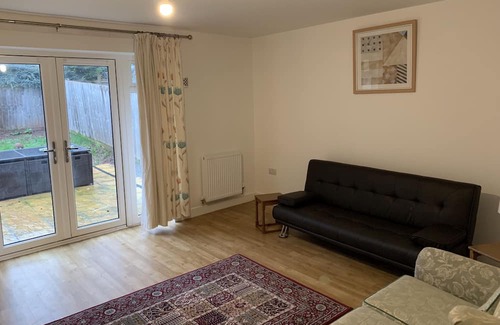 Sidcot Maison | Lovely modern house in area of outstanding natural beauty. 16mins from airport.