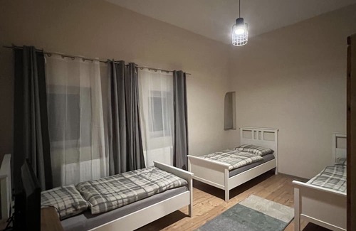 Jork Appartement | 2 Privat Zimmer Frei! 6 Einzelbetten, Küche, Bad, Smart TV
