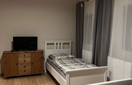 Jork Appartement | 2 Privat Zimmer Frei! 6 Einzelbetten, Küche, Bad, Smart TV