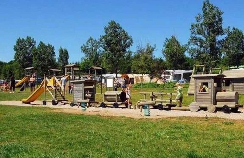 Canet-de-Salars Maison | Camping 4 étoiles - Parc aquatique - eeeaha