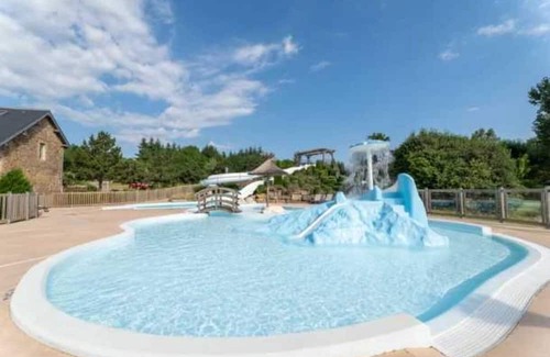 Canet-de-Salars Chalet De Ski | Chalet 4 étoiles - Parc aquatique - eeeahd