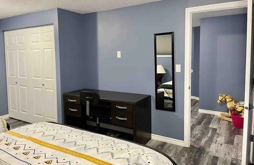 Regina Maison | 4 Bedroom Spacious House In Regina! Close to downtown & Mosaic Stadium.
