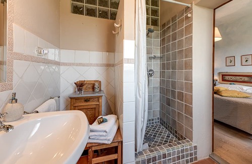 Borgo San Lorenzo Maison | Holiday Home 'Villa Porcigliano Olive Grove' with Private Terrace, Wi-Fi and Air Conditioning