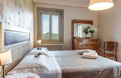 Borgo San Lorenzo Maison | Holiday Home 'Villa Porcigliano Olive Grove' with Private Terrace, Wi-Fi and Air Conditioning