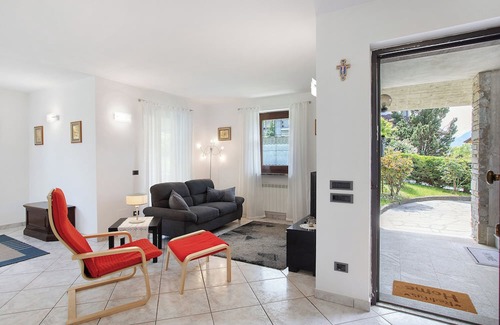 Charvensod Appartement | Apartment 'Reditus' with Mountain View, Private Terrace and Wi-Fi