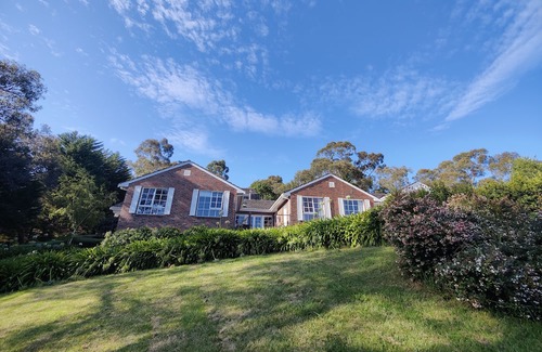 Lower Plenty Maison | Spectacular Acre Venue with Stunning Views