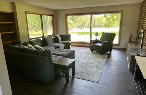 Walker Maison | Cozy spacious house with spectacular views of the Grand River