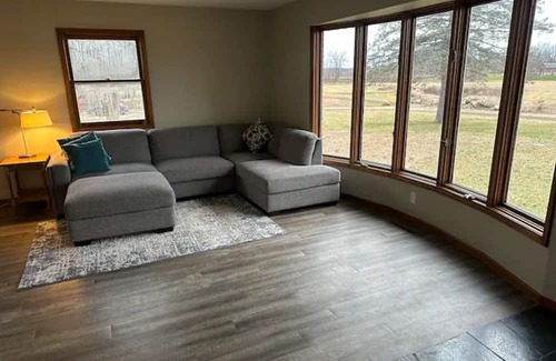 Walker Maison | Cozy spacious house with spectacular views of the Grand River