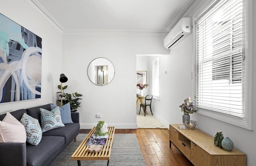 Collingwood Maison | Hip, 2 bedder w amazing courtyard. Be in the midst of the action