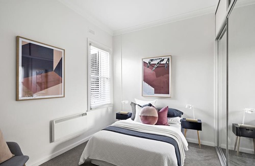 Collingwood Maison | Hip, 2 bedder w amazing courtyard. Be in the midst of the action