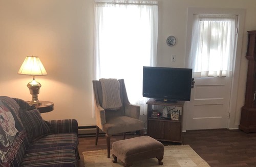 Middleburg Maison | Thompsons Cottage cosy place to feel at home and relax.
