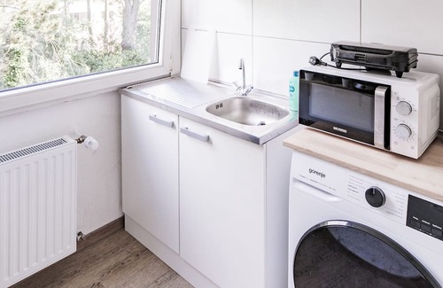Duisburg City Center Appartement | - Heavenly Apartment in the Heart of Duisburg - Hbf - Big TV & Working Space -