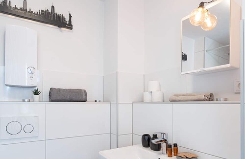 Duisburg City Center Appartement | - Nice New York Apartment in the Heart of Duisburg - Bed - Hbf - Big TV & Wifi -