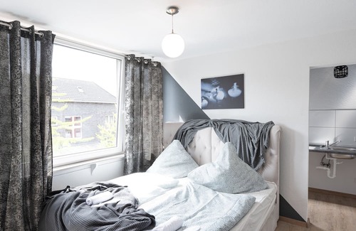 Duisburg City Center Appartement | - Nice New York Apartment in the Heart of Duisburg - Bed - Hbf - Big TV & Wifi -