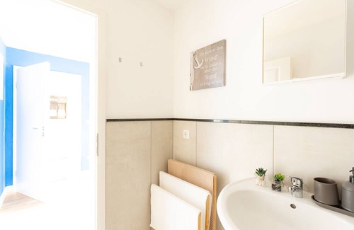 Neudorf-Nord Appartement | - Sea Apartment Duisburg Center & Parking Spaces & Kingsize Bett - Station Hbf -