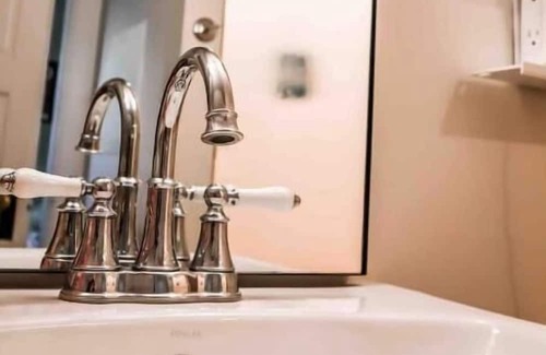 CUF Maison | New to VRBO, NOT new to Hosting! 5 Star Rated! Historic Central Home w/ a View